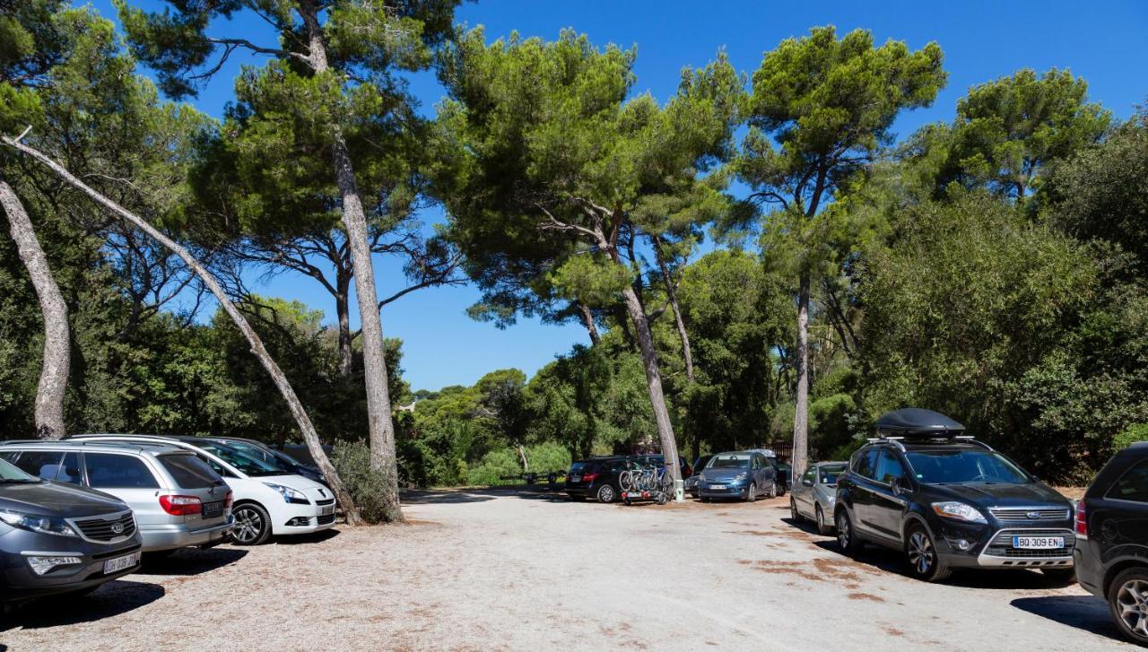 Hoteliere Le Provencal A Giens - Bord De Hotel