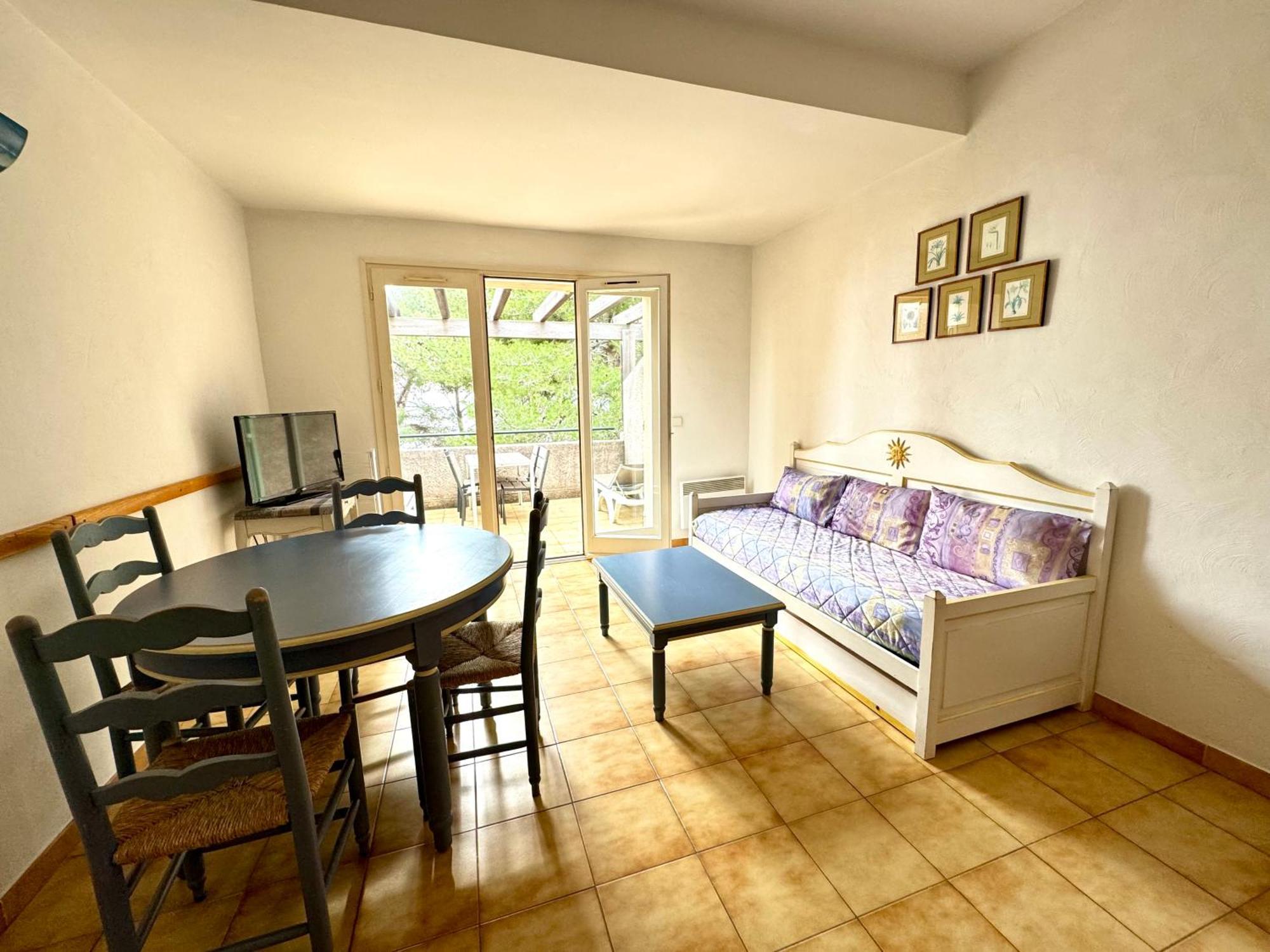 Hoteliere Le Provencal A Giens - Bord De Hotel