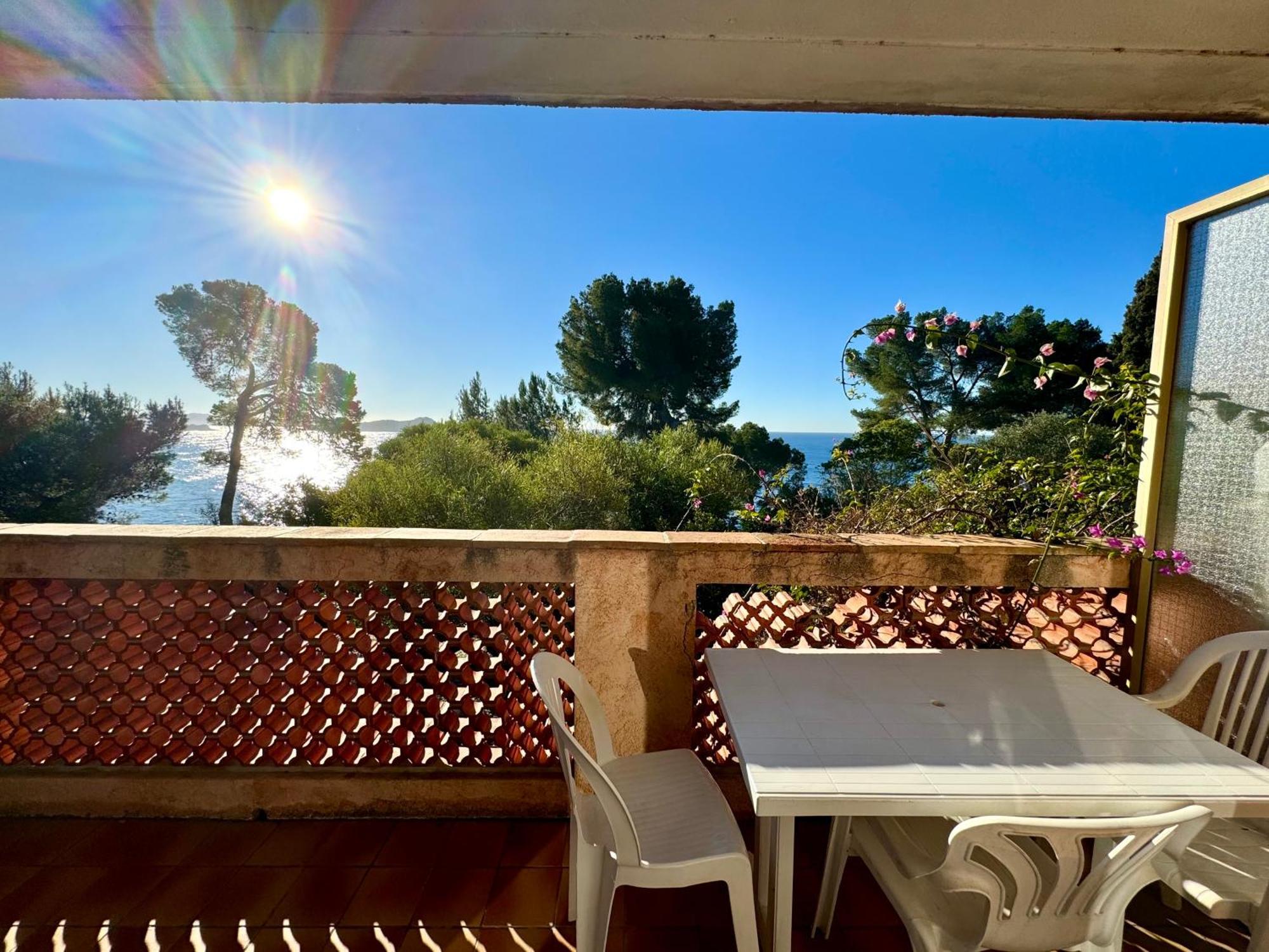 Hoteliere Le Provencal A Giens - Bord De *