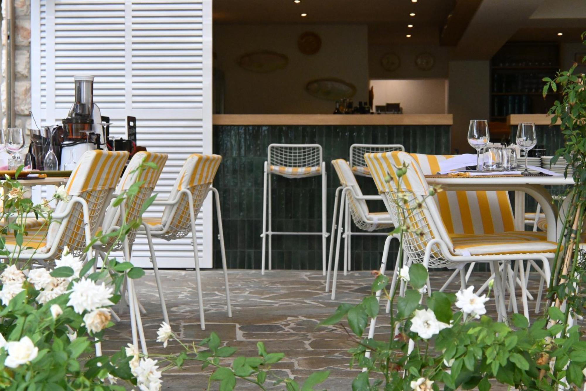 Hoteliere Le Provencal A Giens - Bord De